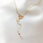 Łańcuszek Beezu z jasnymi kamieniami Łańcuszek Beezu z jasnymi kamieniami