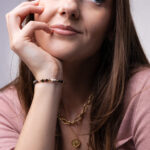 Bransoletka z brązowych kamieni - Tygrysie oko, kwarc dymny Biżuteria handmade a slow fashion – dlaczego warto inwestować w rzemiosło?