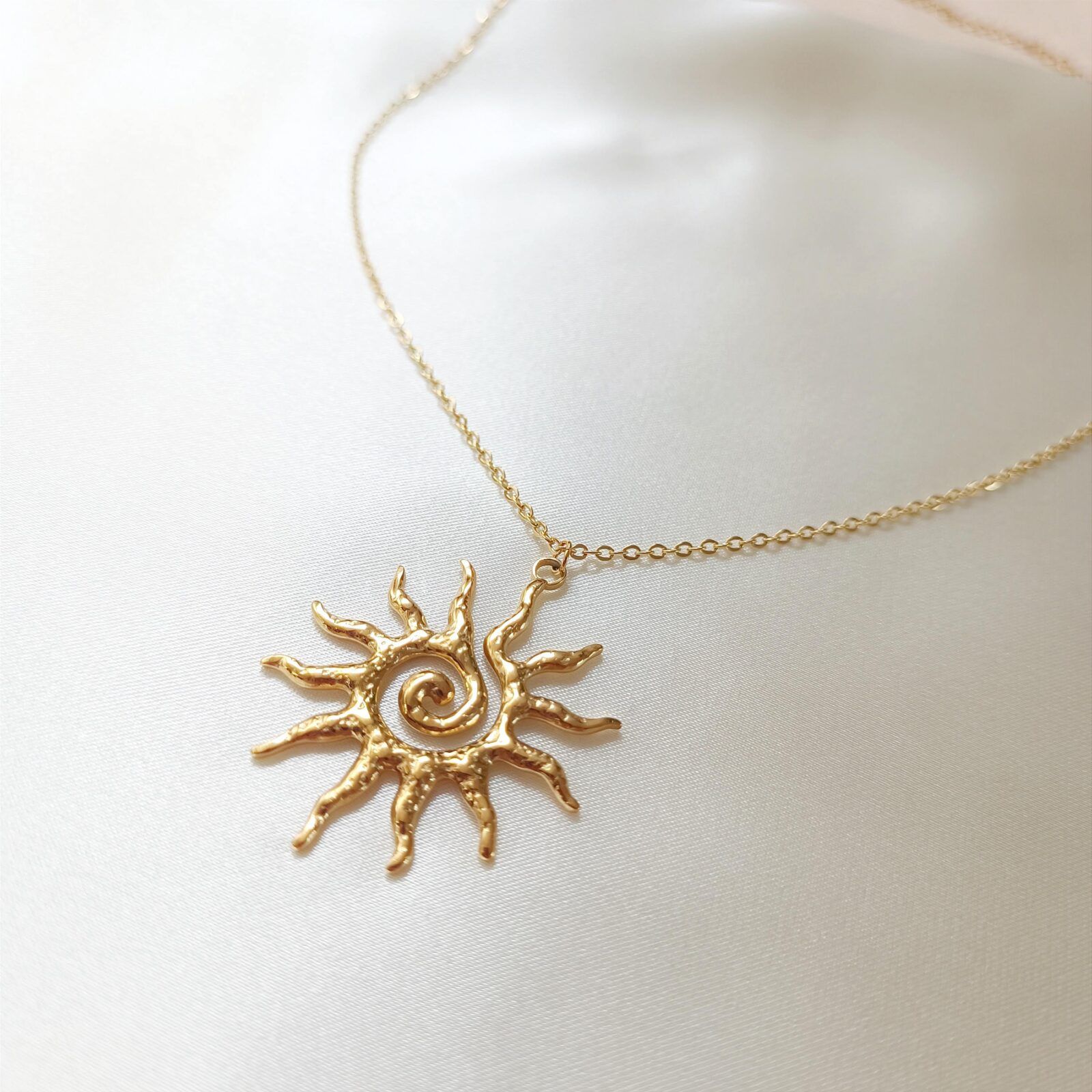 1000148127-01 Łańcuszek - duże słońce