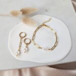 Kolczyki LILY z perłami asymetryczne Kolczyki LILY z perłami asymetryczne