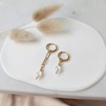 Kolczyki LILY z perłami asymetryczne Kolczyki LILY z perłami asymetryczne