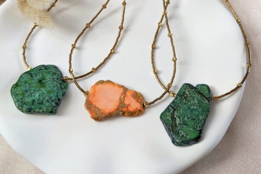 Biżuteria handmade a slow fashion – dlaczego warto inwestować w rzemiosło? Biżuteria handmade a slow fashion