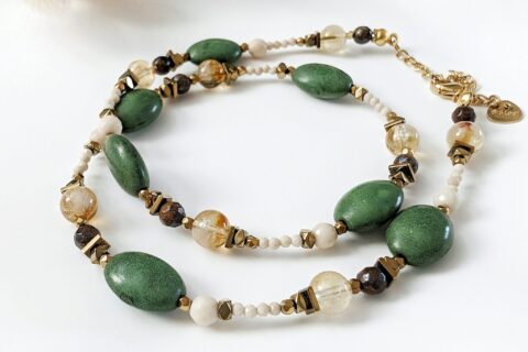 Biżuteria handmade a slow fashion – dlaczego warto inwestować w rzemiosło?