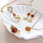 Wakacyjny naszyjnik z rozgwiazdą i bursztynem Wakacyjny naszyjnik z rozgwiazdą i bursztynem