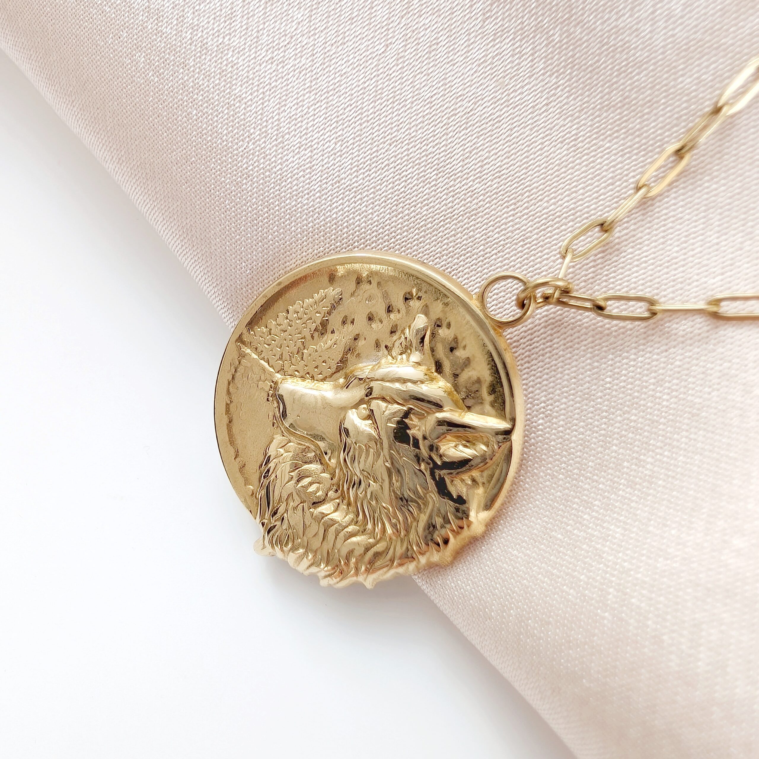 1000041622 Łańcuszek - amulet z wilkiem