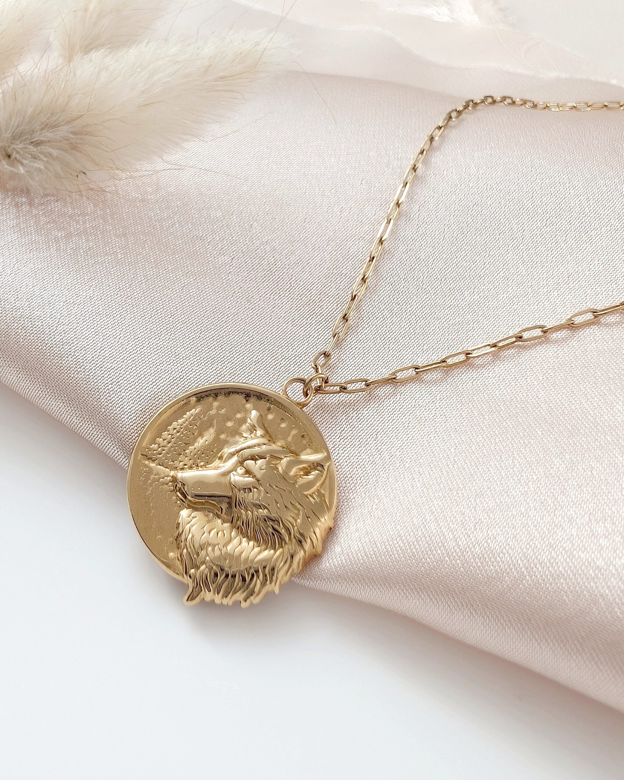 1000041623 Łańcuszek - amulet z wilkiem