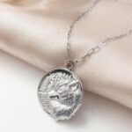 Łańcuszek - amulet z wilkiem Łańcuszek - amulet z wilkiem