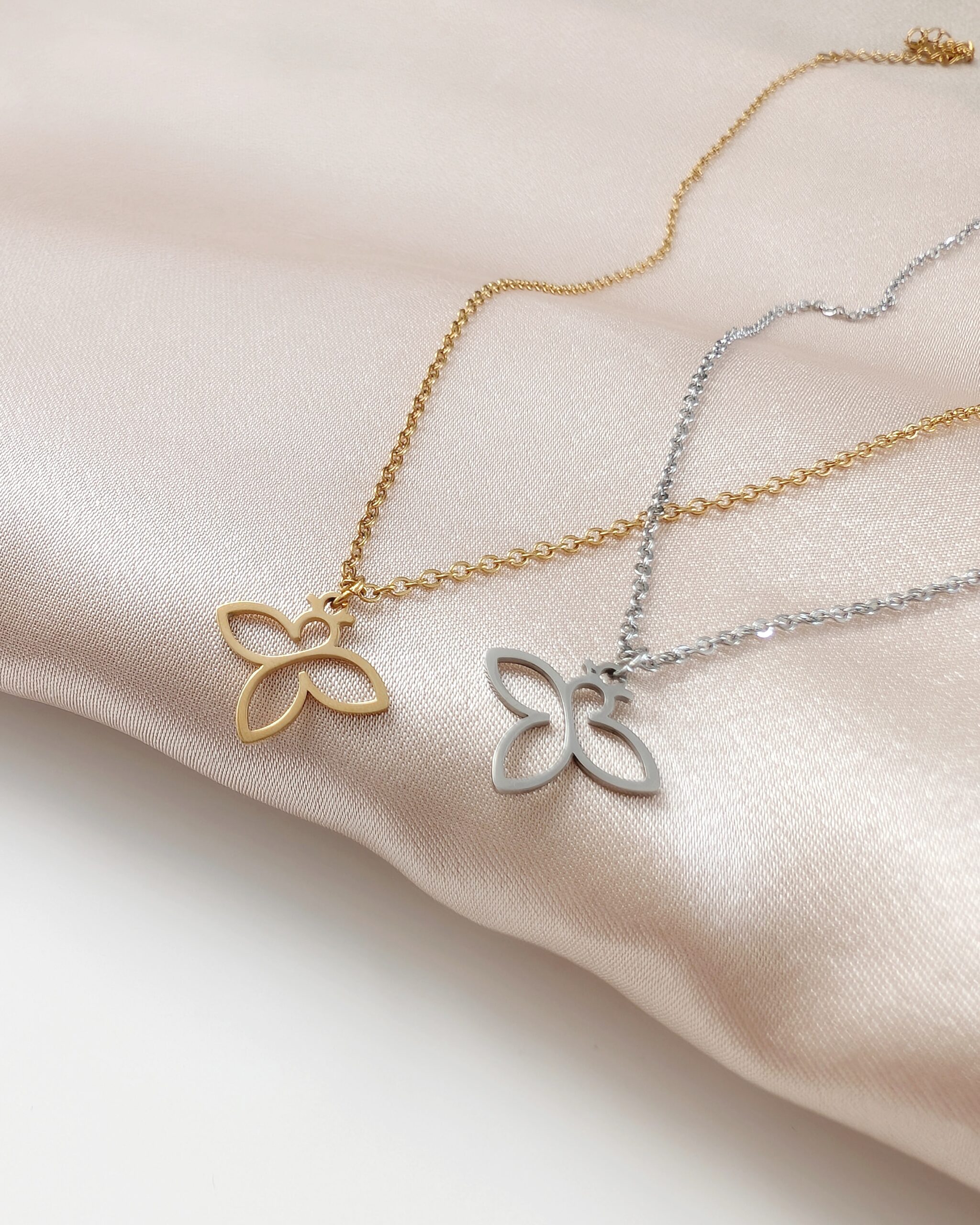 1000045408 Łańcuszek Beezu - pszczółka