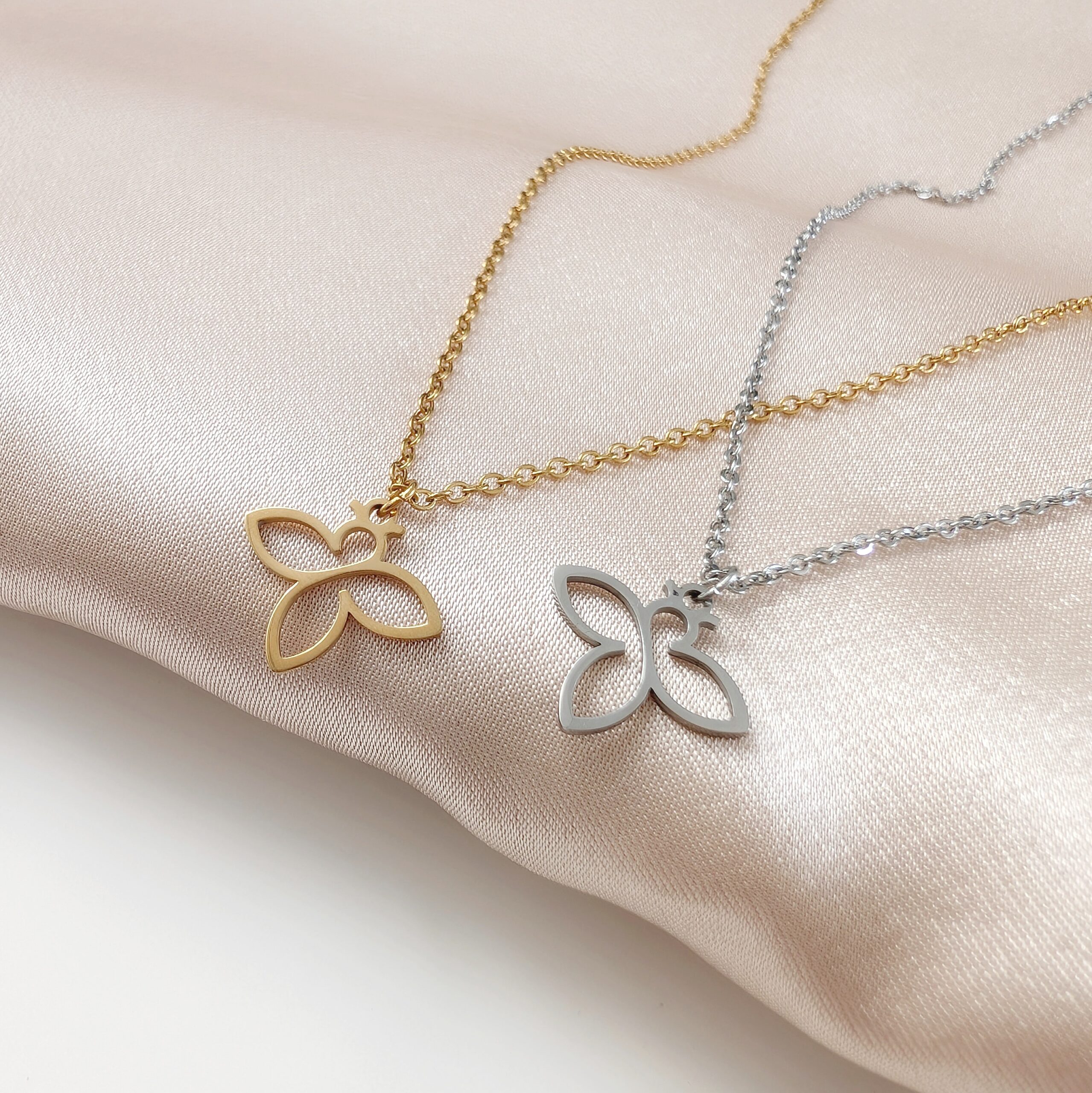 1000045412 Łańcuszek Beezu - pszczółka