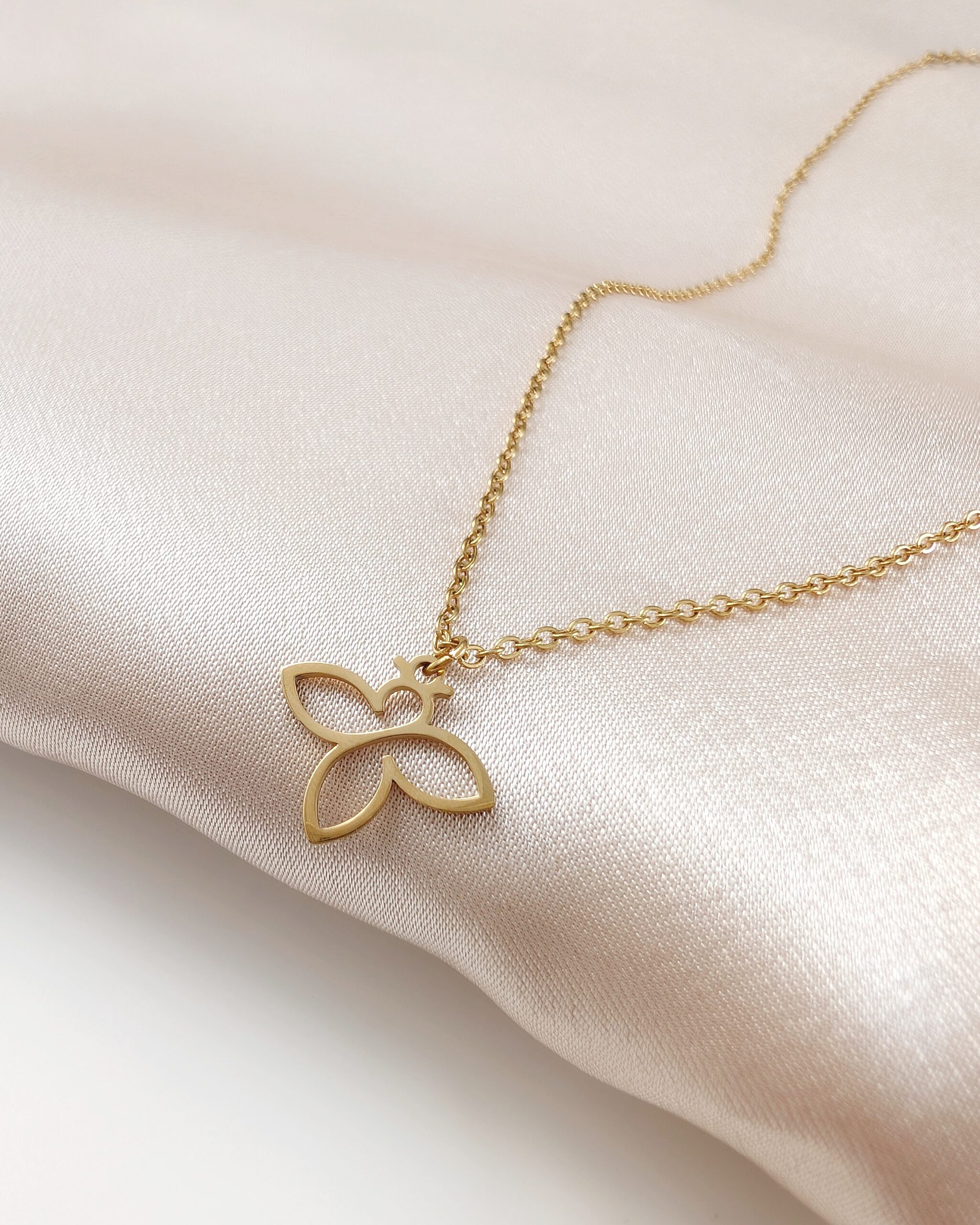 1000045416 Łańcuszek Beezu - pszczółka