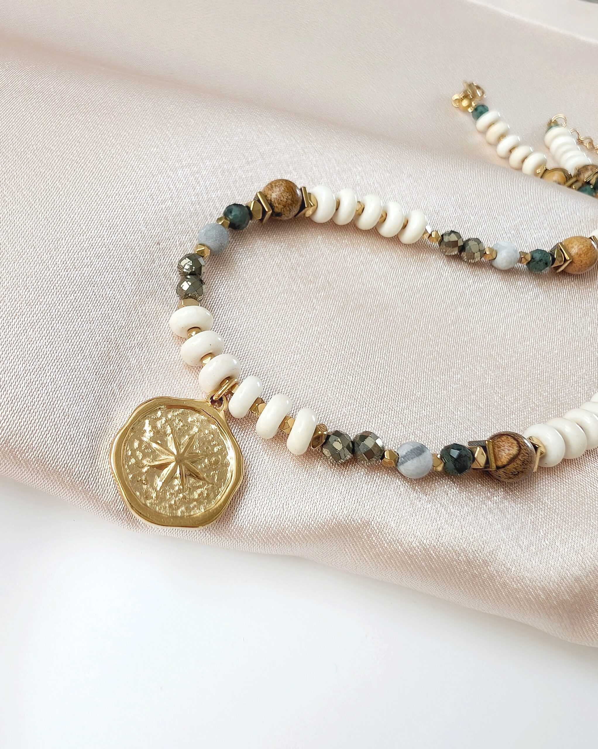 1000045902 Choker GAJA