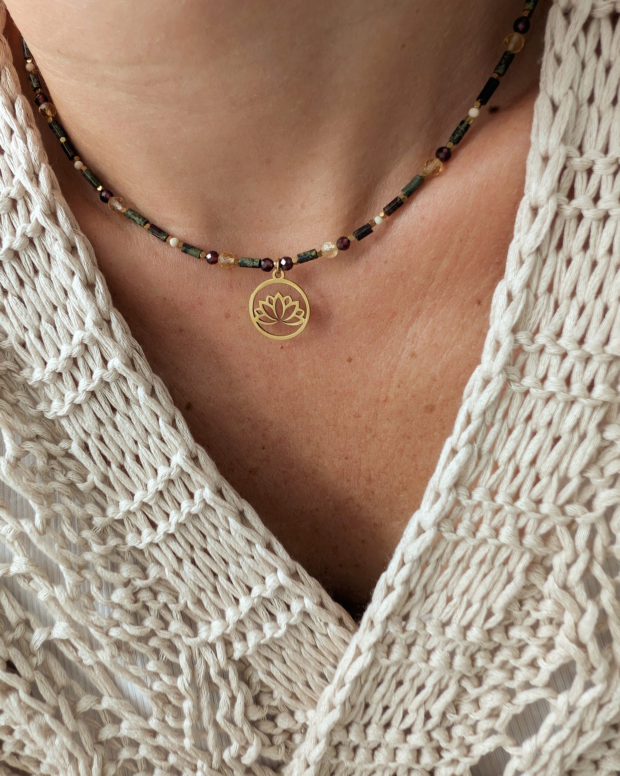 1000046933 Choker PADME