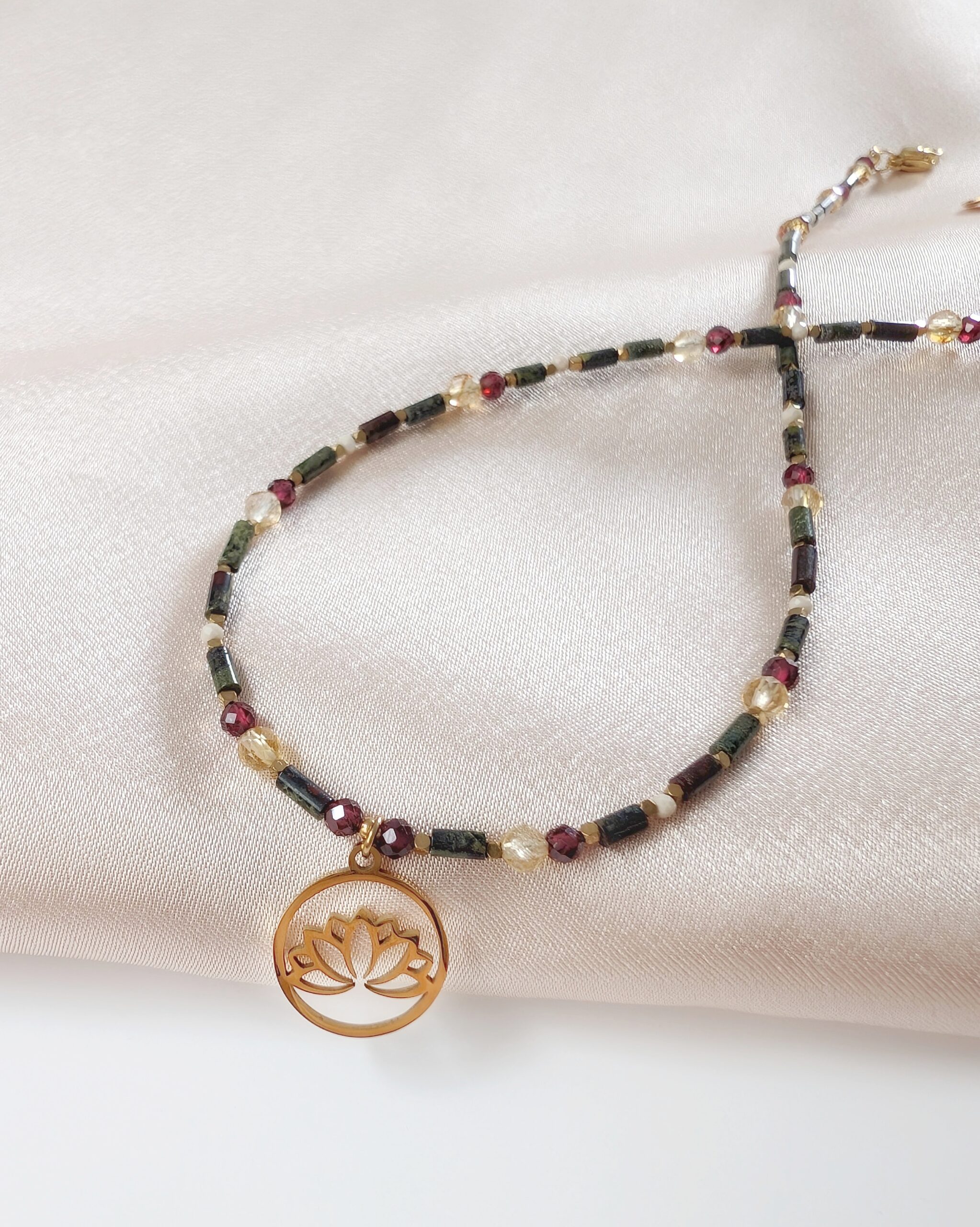 1000047080 Choker PADME