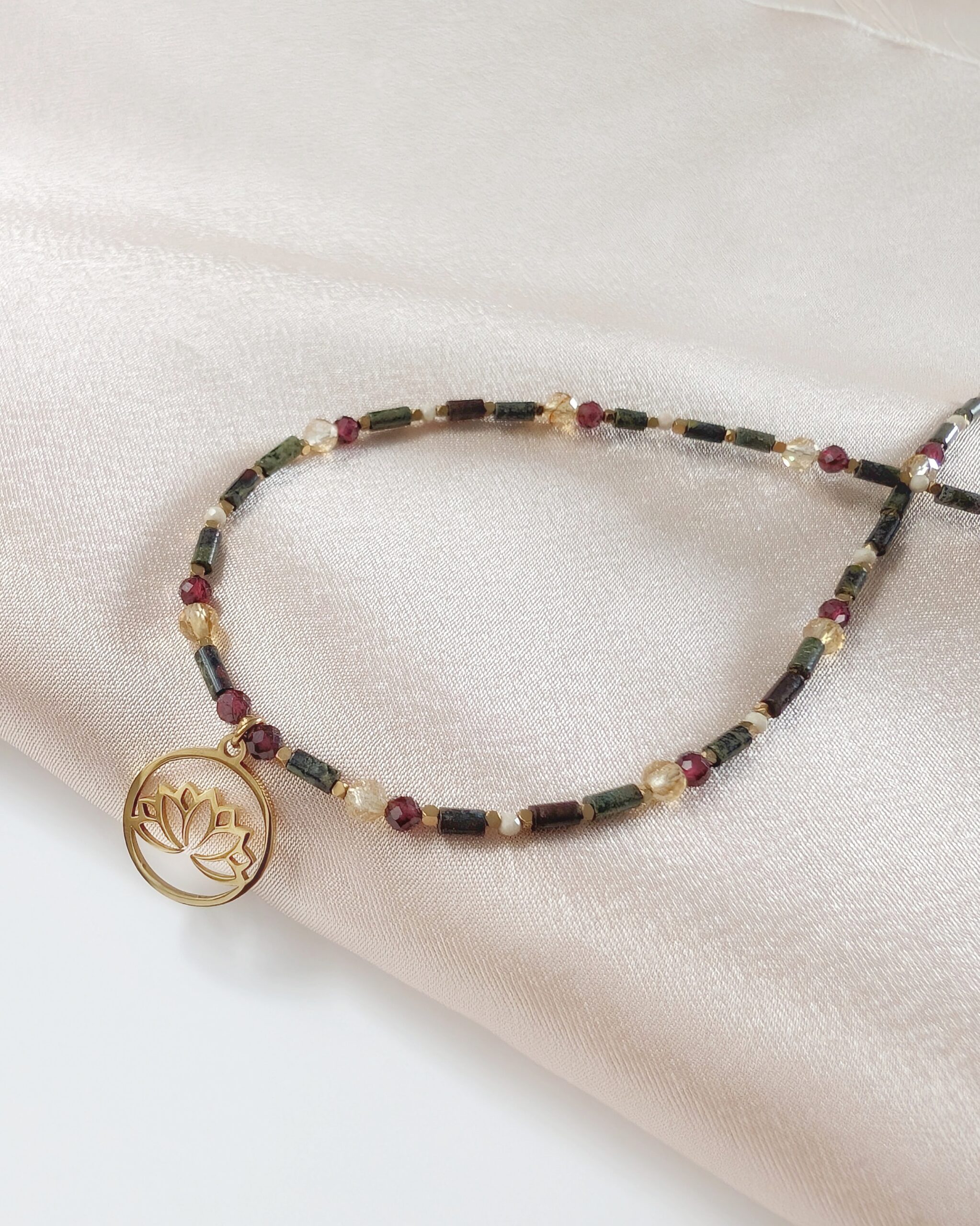 1000047084 Choker PADME