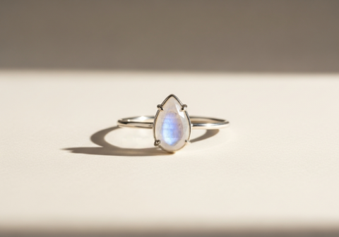 Biżuteria handmade z kamieniem księżycowym - znaczenie i symbolika