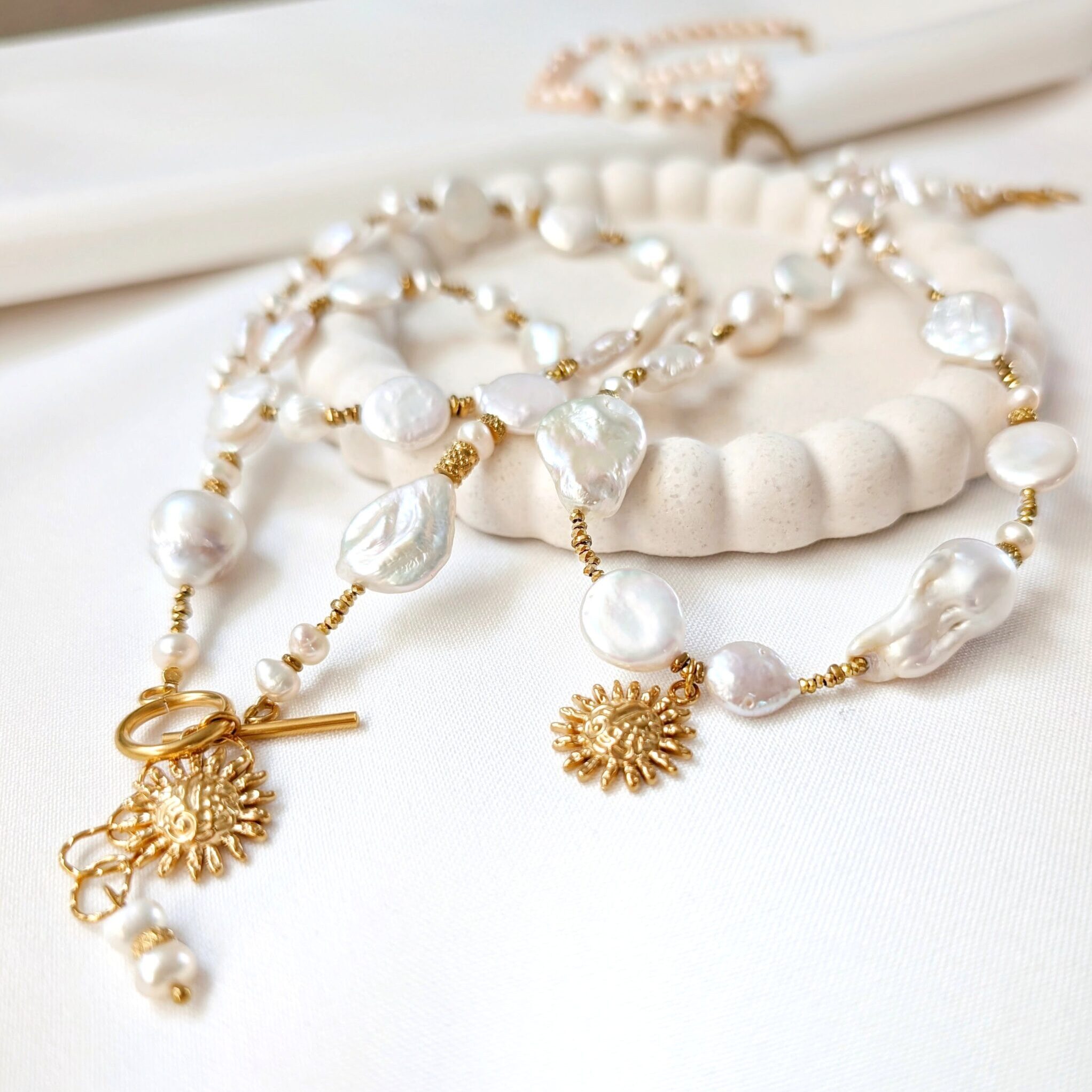 1000074828 Naszyjnik z nieregularnych pereł