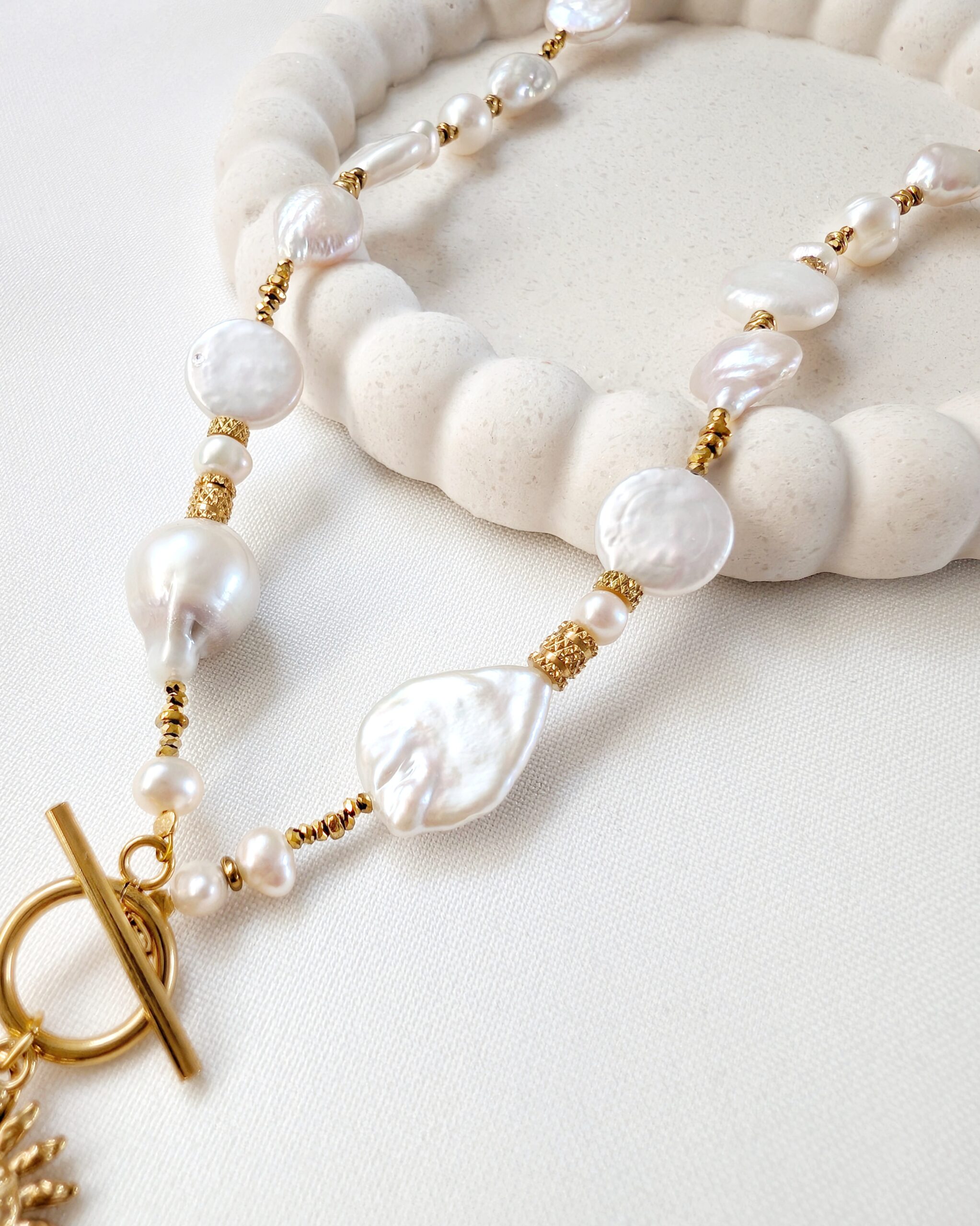 1000074829 Naszyjnik z nieregularnych pereł