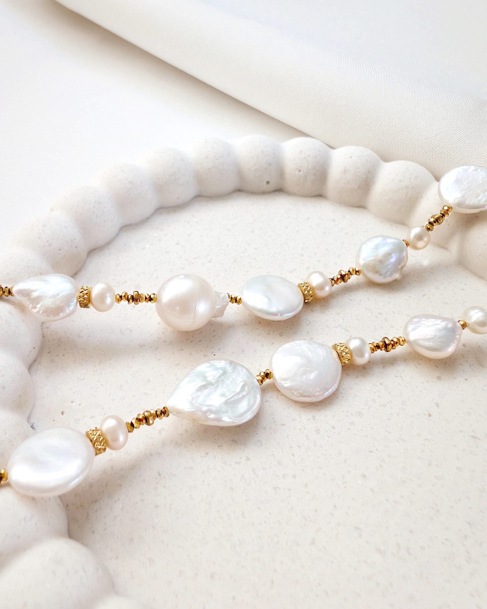 1000074832 Naszyjnik z nieregularnych pereł