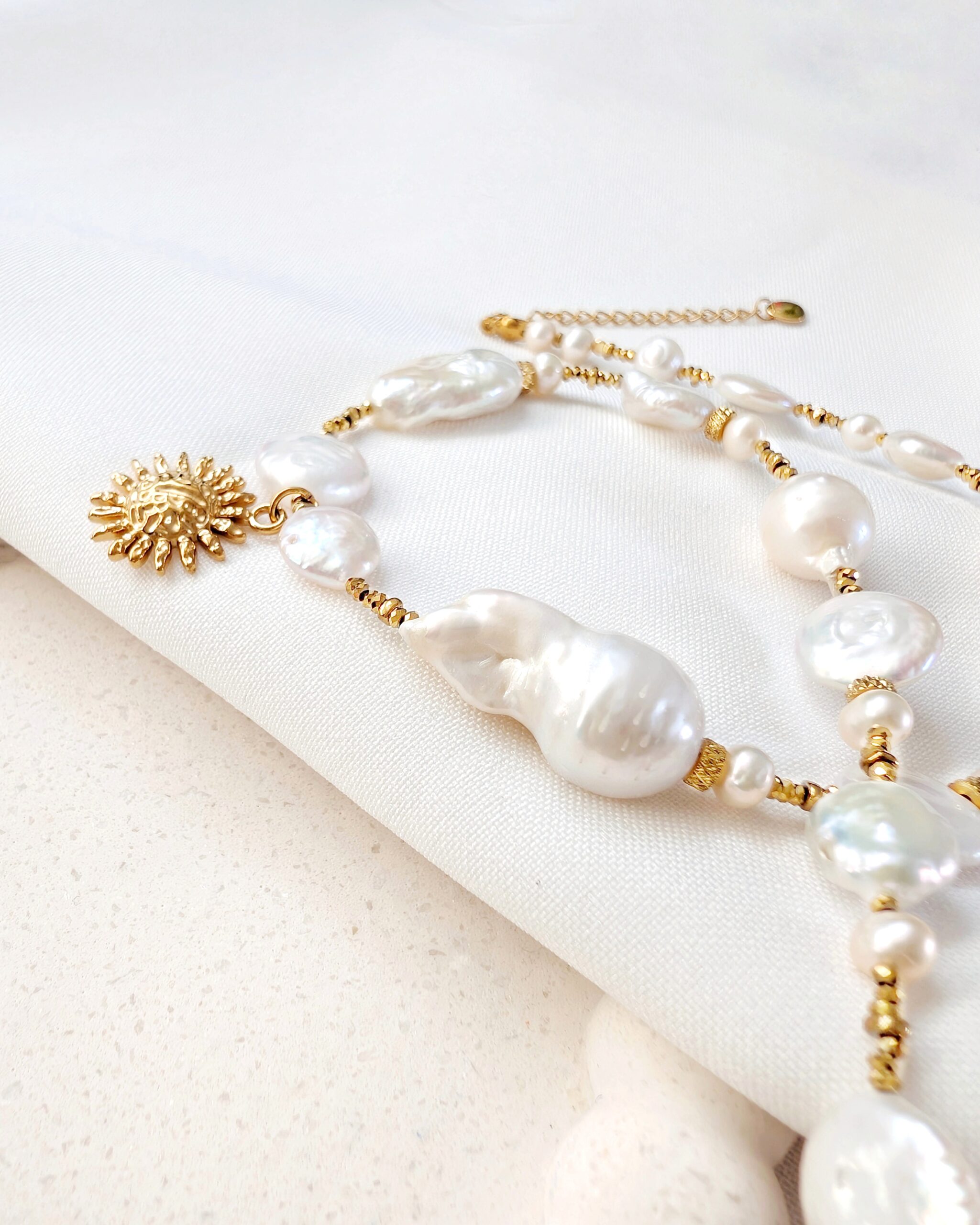 1000074833 Naszyjnik z nieregularnych pereł