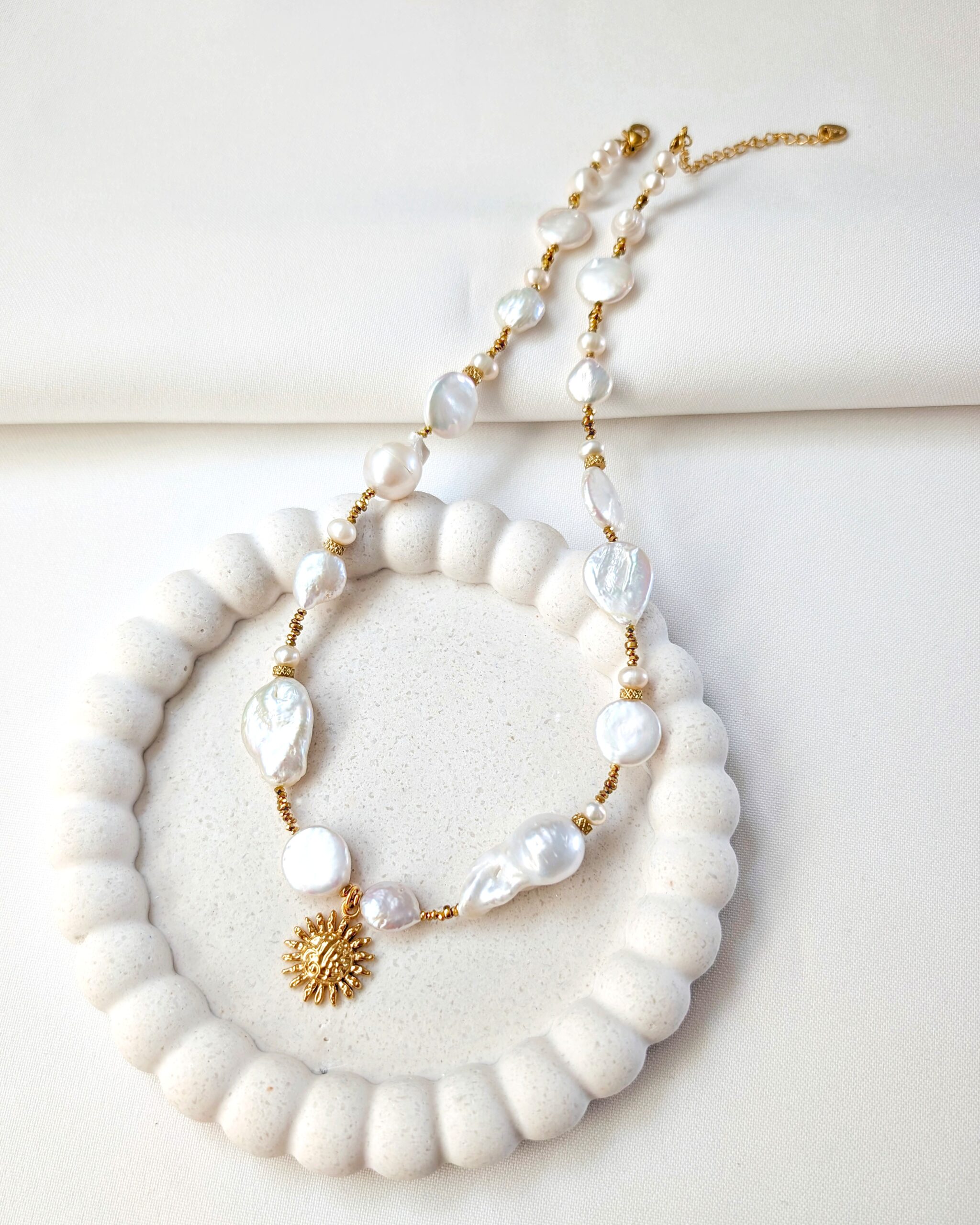 1000074836 Naszyjnik z nieregularnych pereł