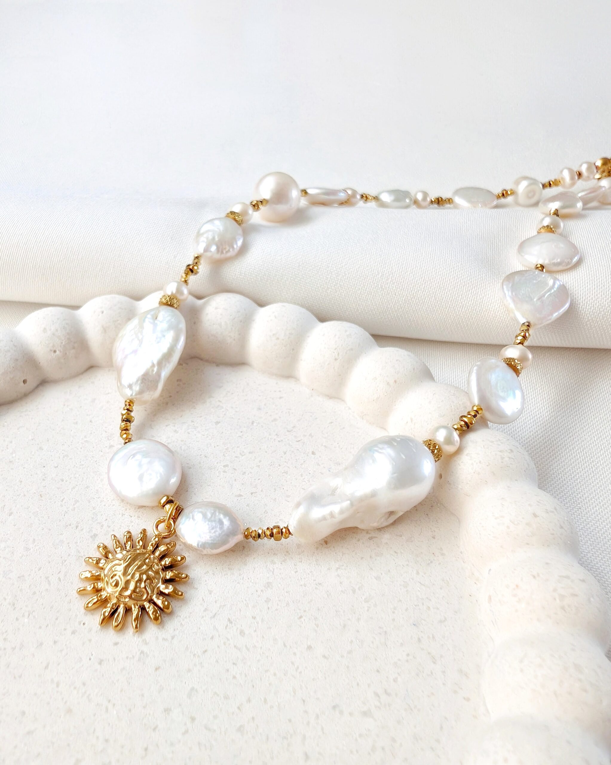 1000074843 Naszyjnik z nieregularnych pereł